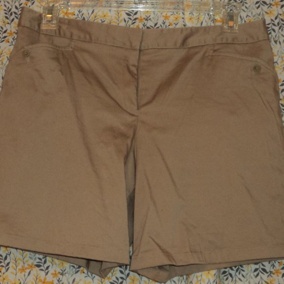 Shorts - Picture 2 of 4